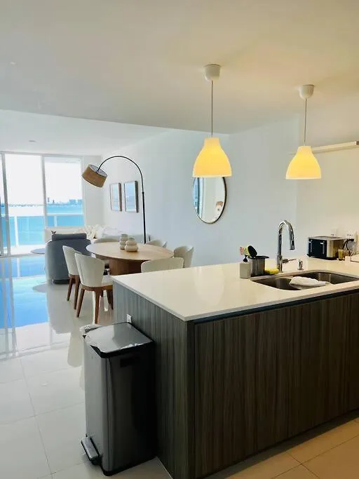 Sonada Vista Al Agua 3/3 Apartment Miami