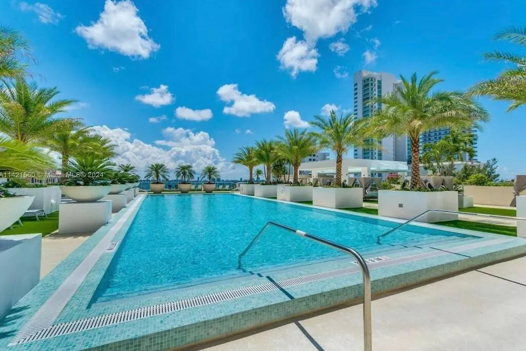 Sonada Vista Al Agua 3/3 Apartment Miami