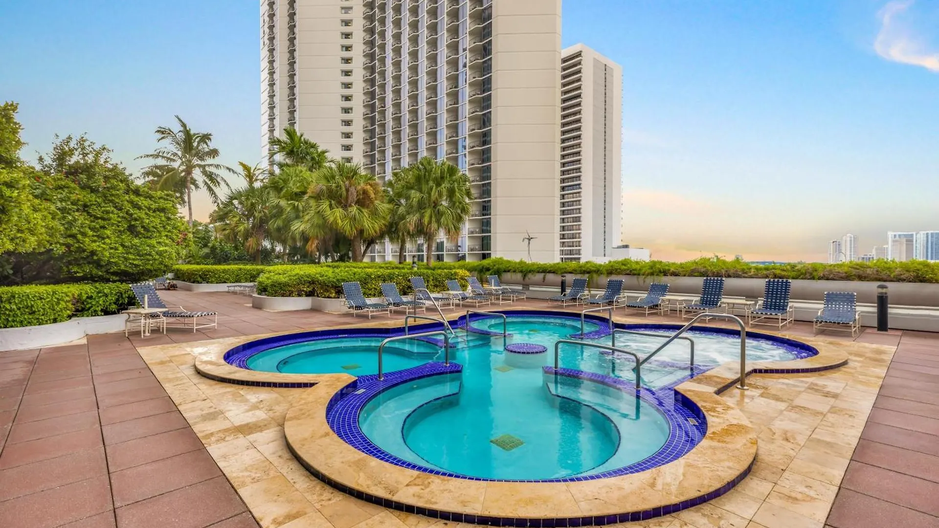 Opal Crush Water View Apartment Miami