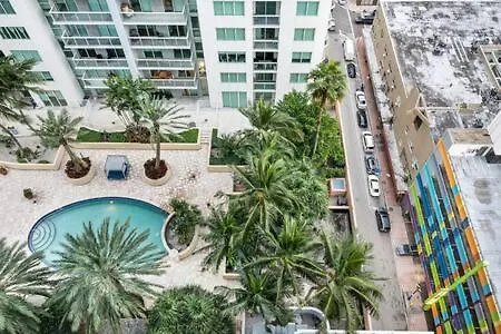 Huge Pool & Gym - Explore Miami's Heat Apartment