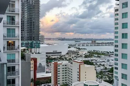Huge Pool & Gym - Explore Miami's Heat Apartment