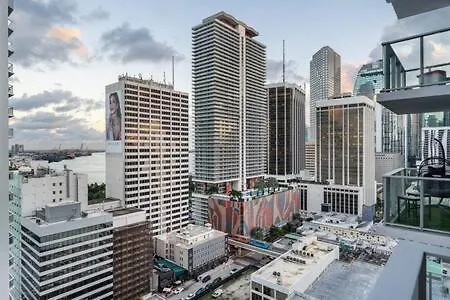 Huge Pool & Gym - Explore Miami's Heat Apartment Miami