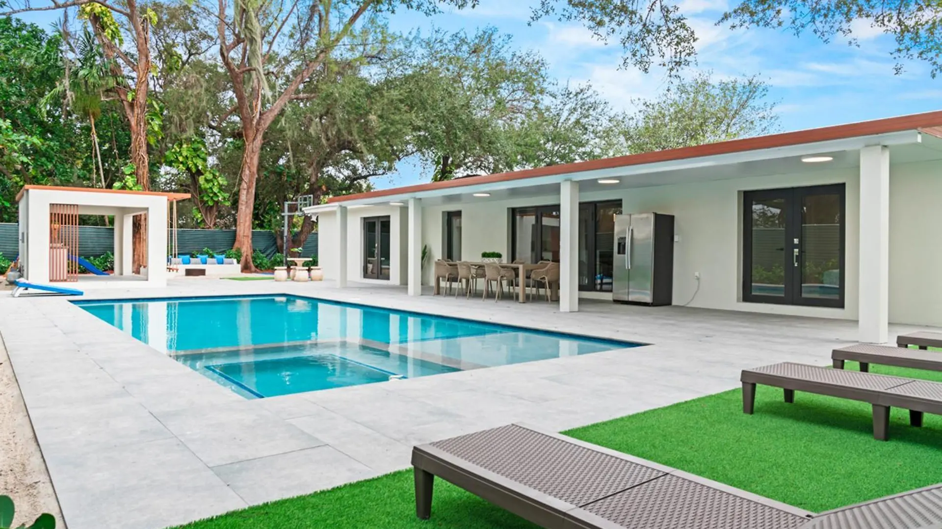 The Palace Pickleball Gameroom Heated L26 Holiday home