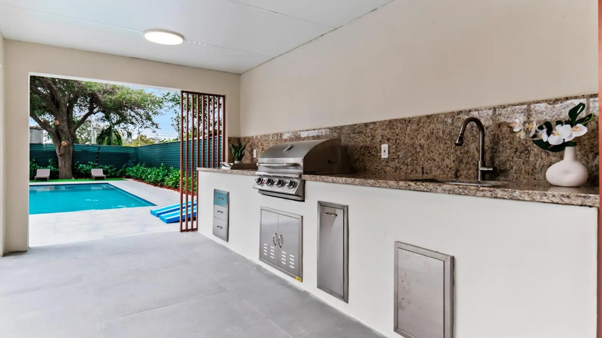 The Palace Pickleball Gameroom Heated L26 Holiday home Miami