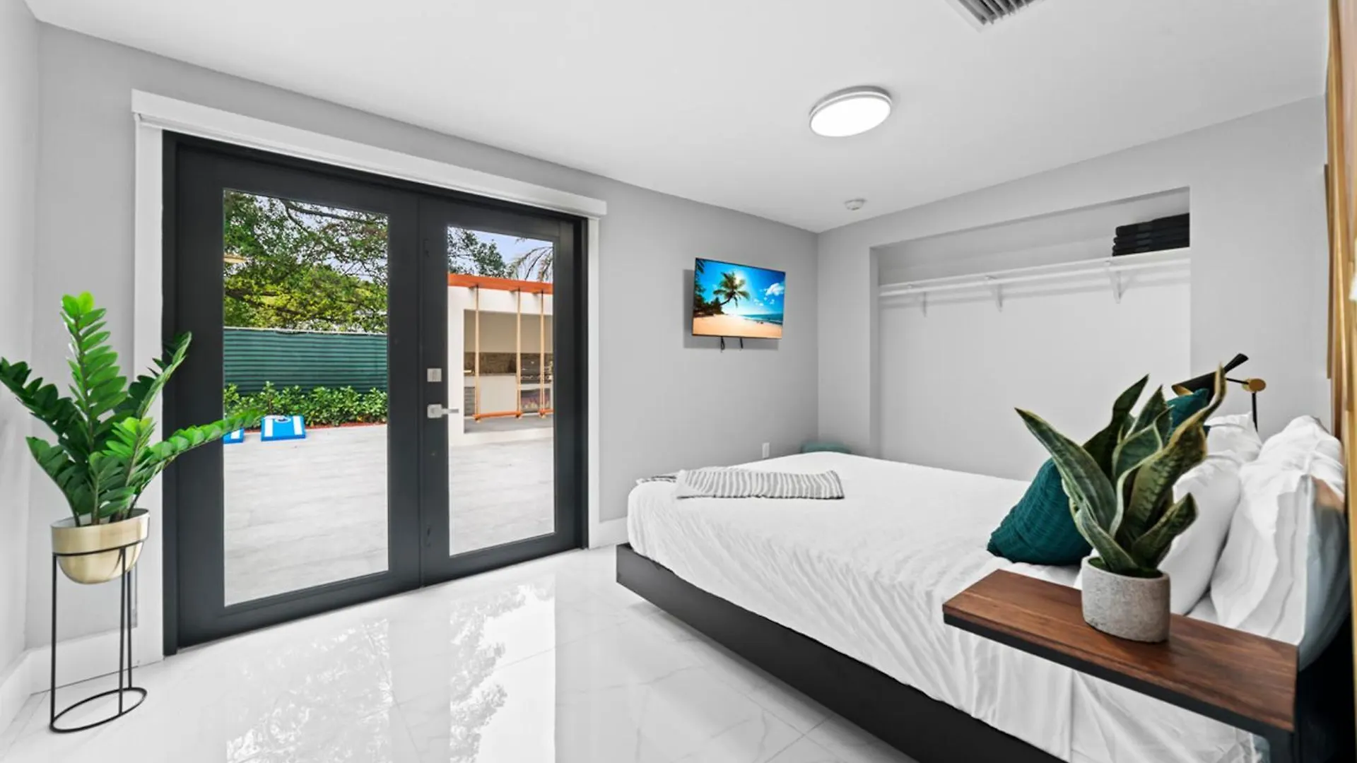 The Palace Pickleball Gameroom Heated L26 Holiday home