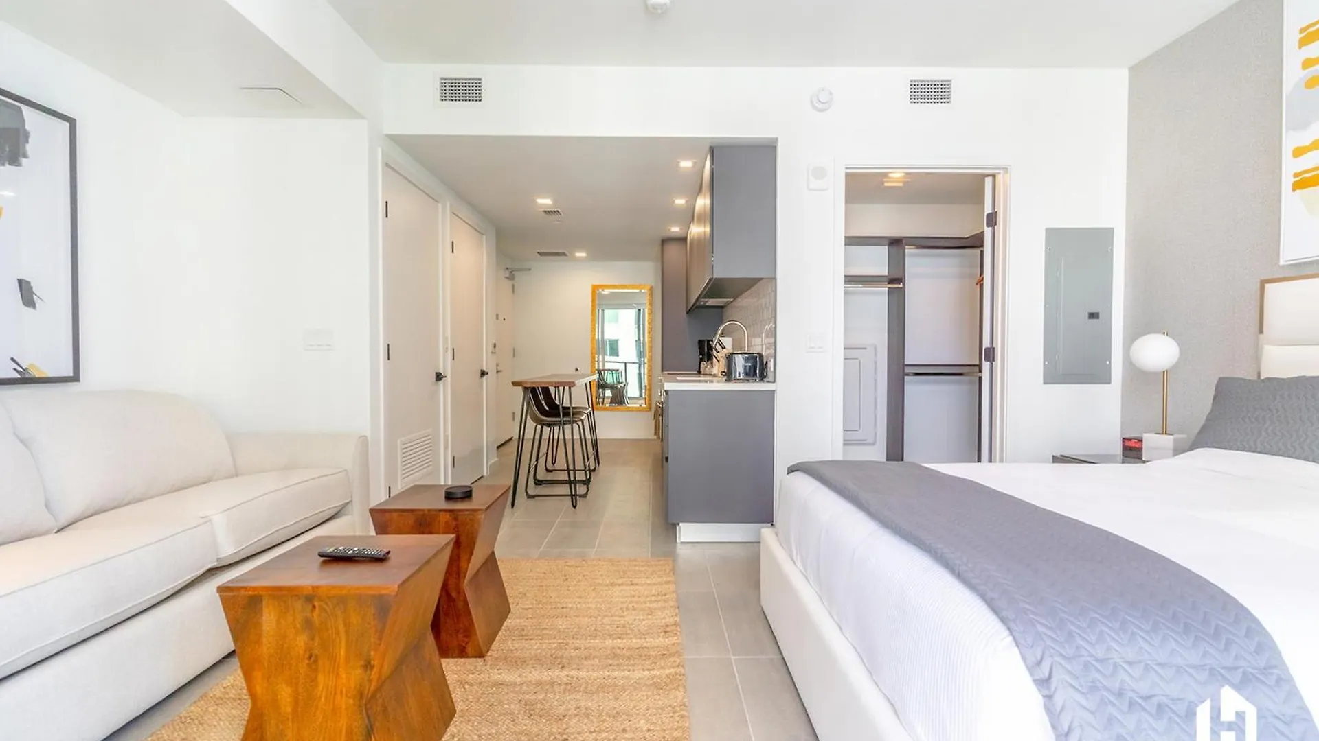 Apartment Downtown By Lua Host