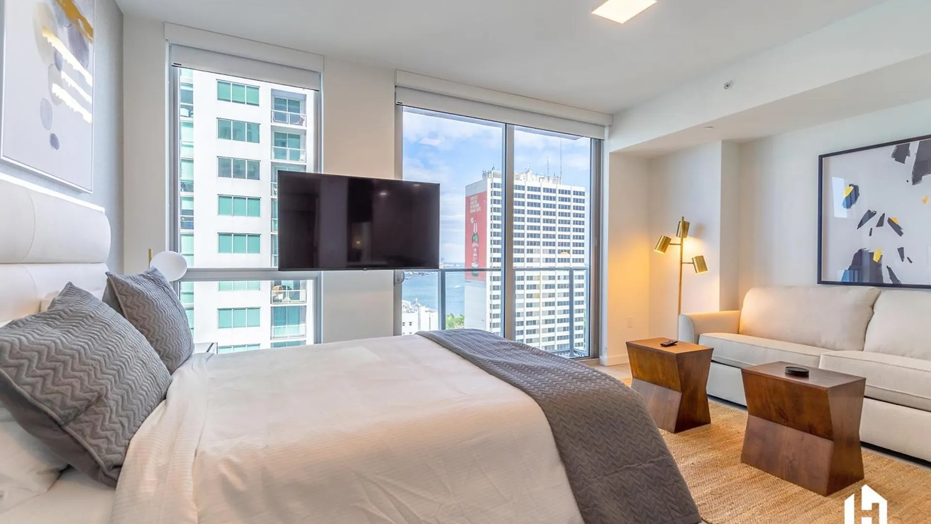 Downtown By Lua Host Apartment