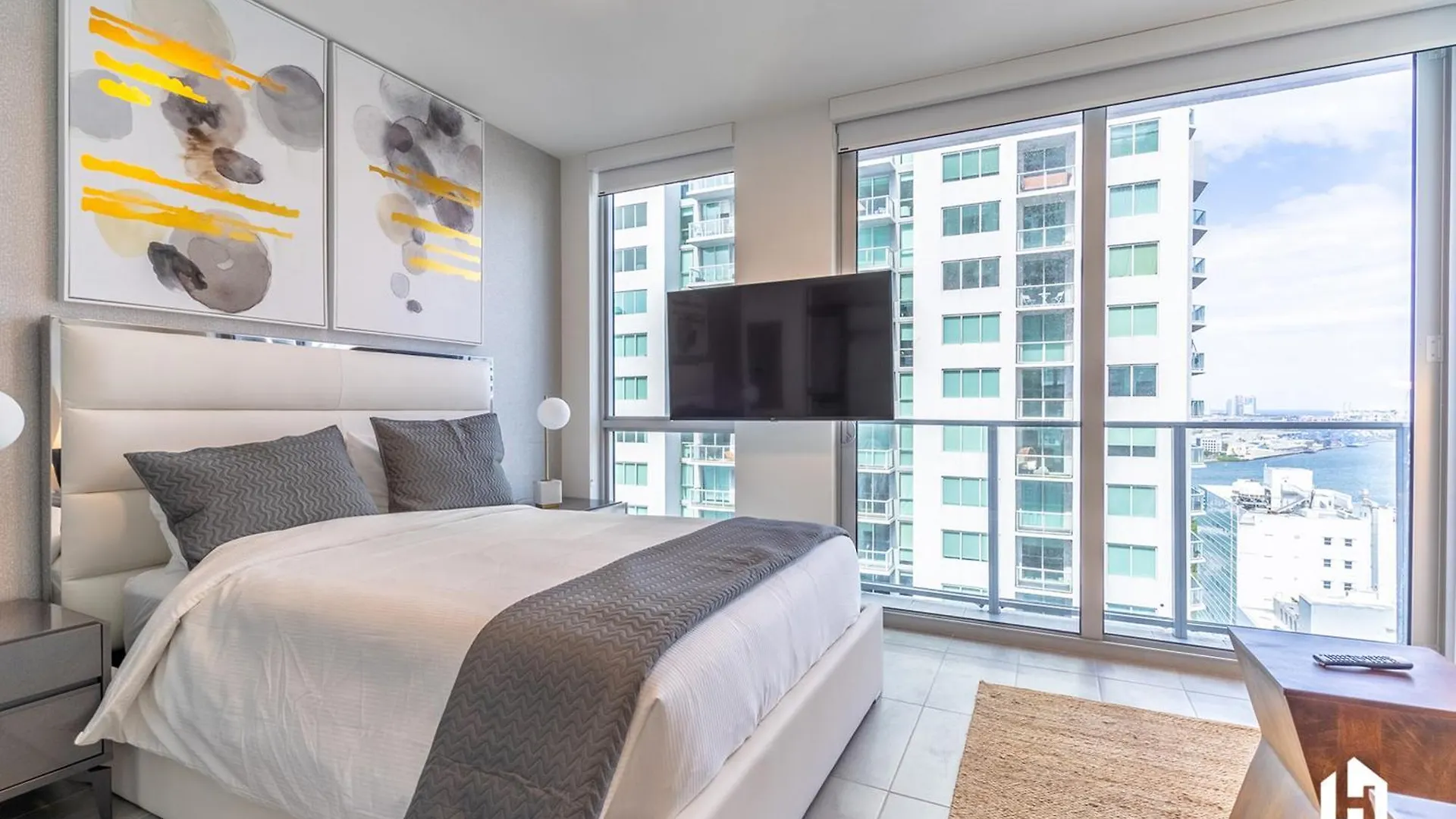Apartment Downtown By Lua Host