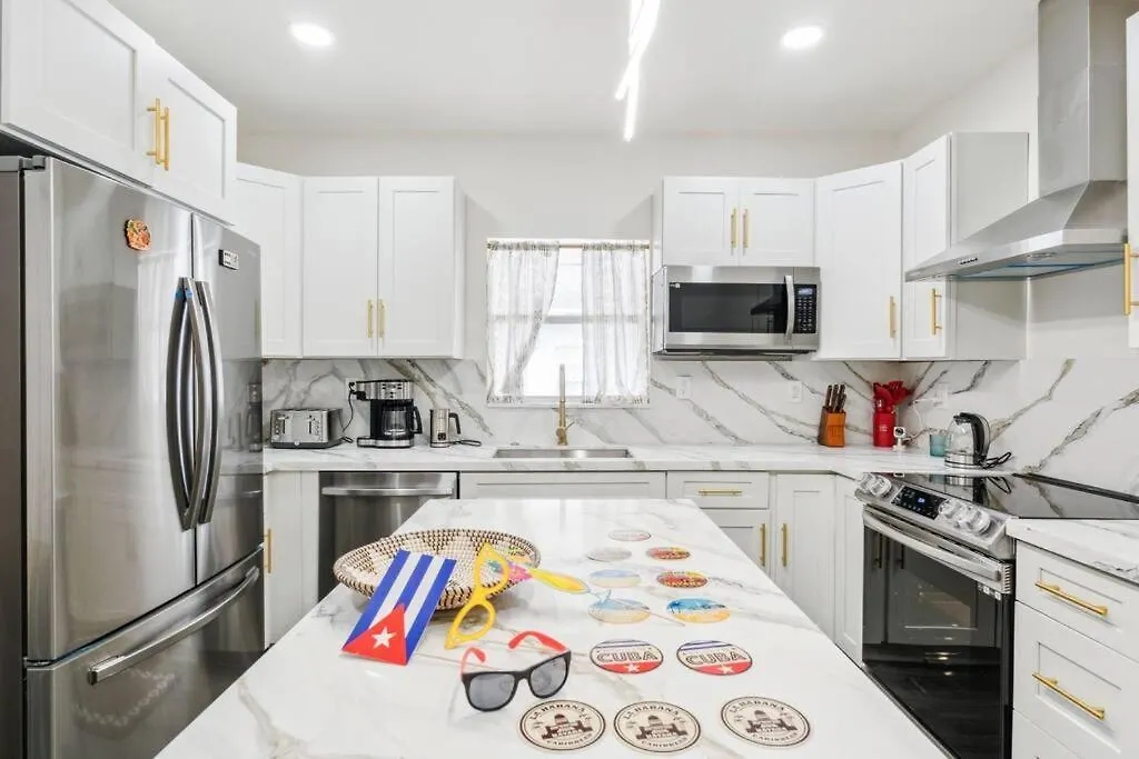 New! Havana Nights ! Walk To Calle Ocho! Apartment *