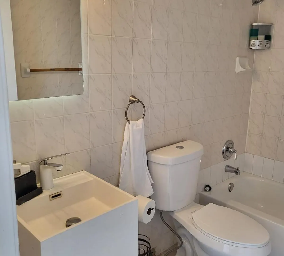 1161 3 Apartment *