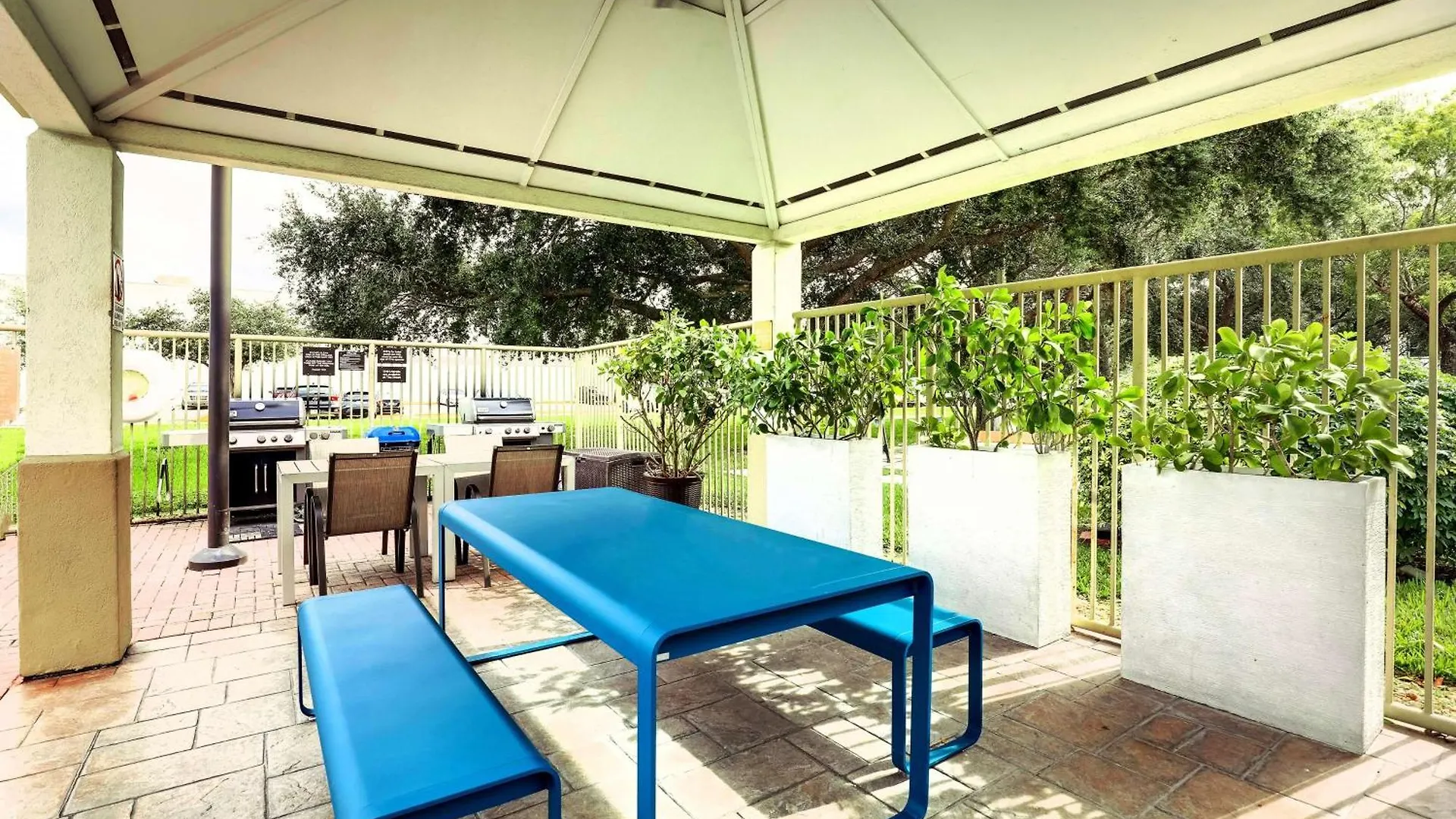 Hotel Sonesta Simply Miami Airport 2*