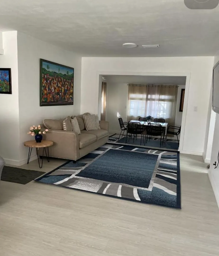 Blue Lagoon Modern Holiday home Miami