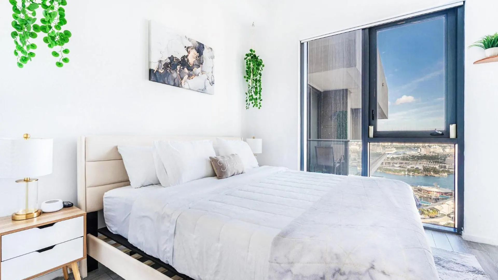 Stylish Bayfront Park High-rise 2-king Bed, 2 Bath Apartment