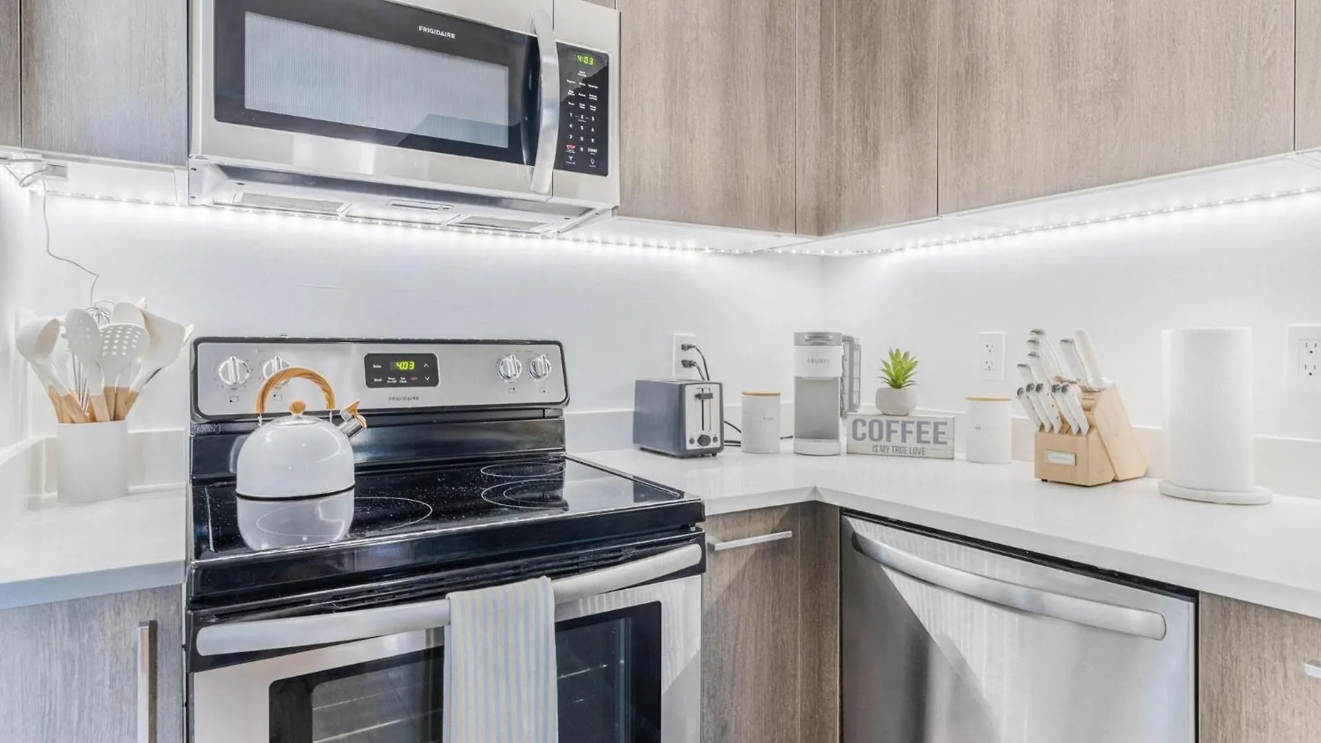 Stylish Bayfront Park High-rise 2-king Bed, 2 Bath Apartment