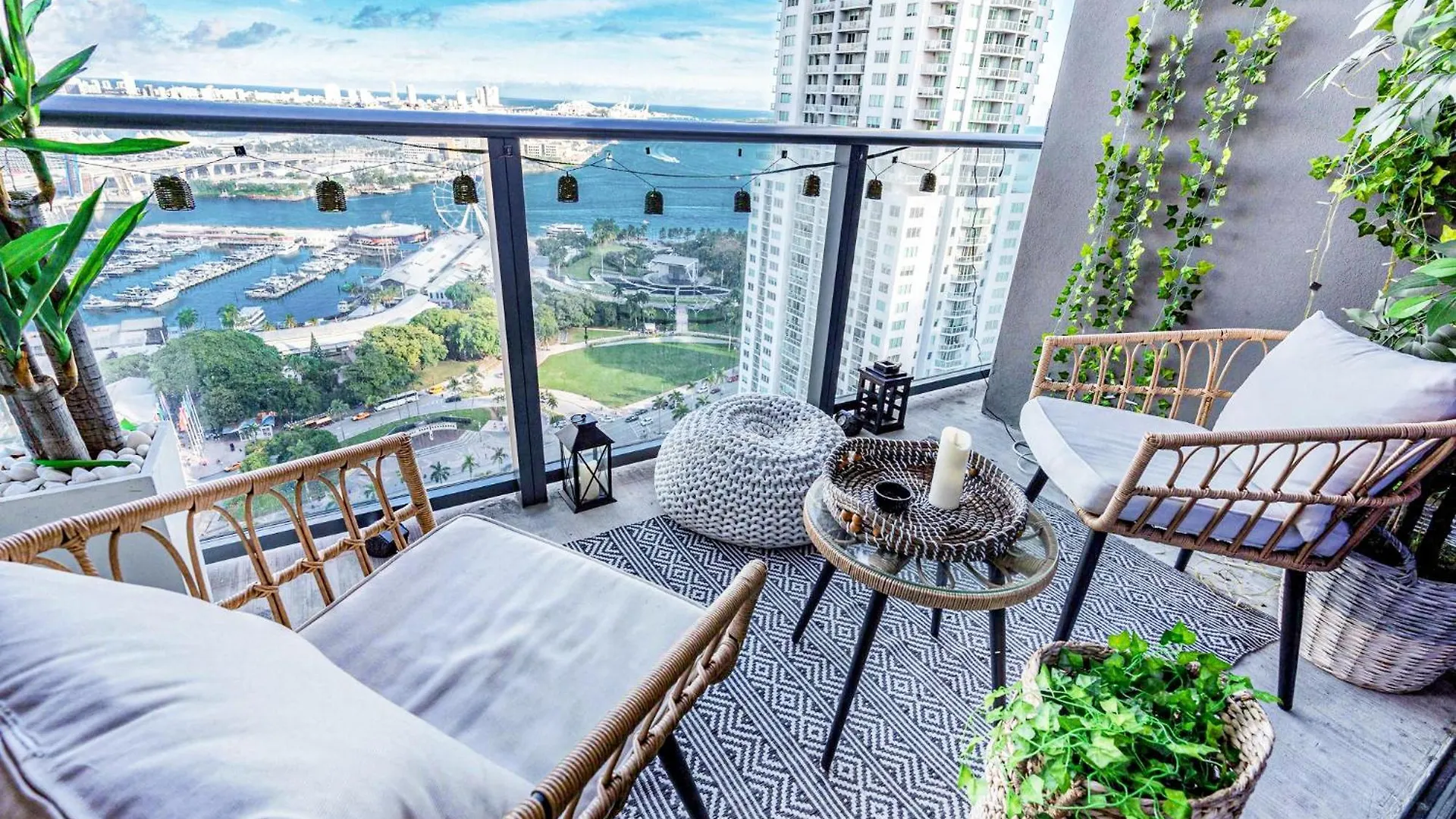 Stylish Bayfront Park High-rise 2-king Bed, 2 Bath Apartment *