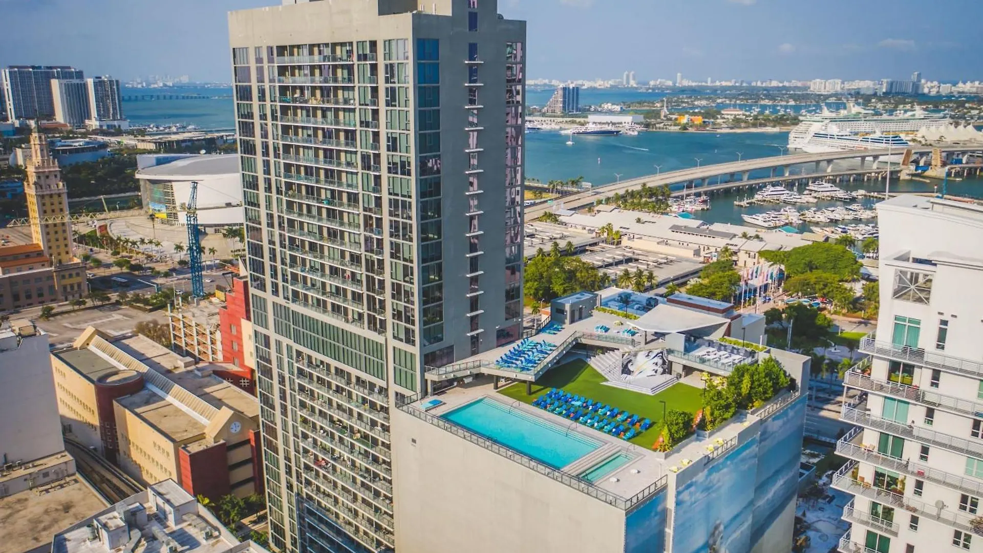 Stylish Bayfront Park High-rise 2-king Bed, 2 Bath Apartment *