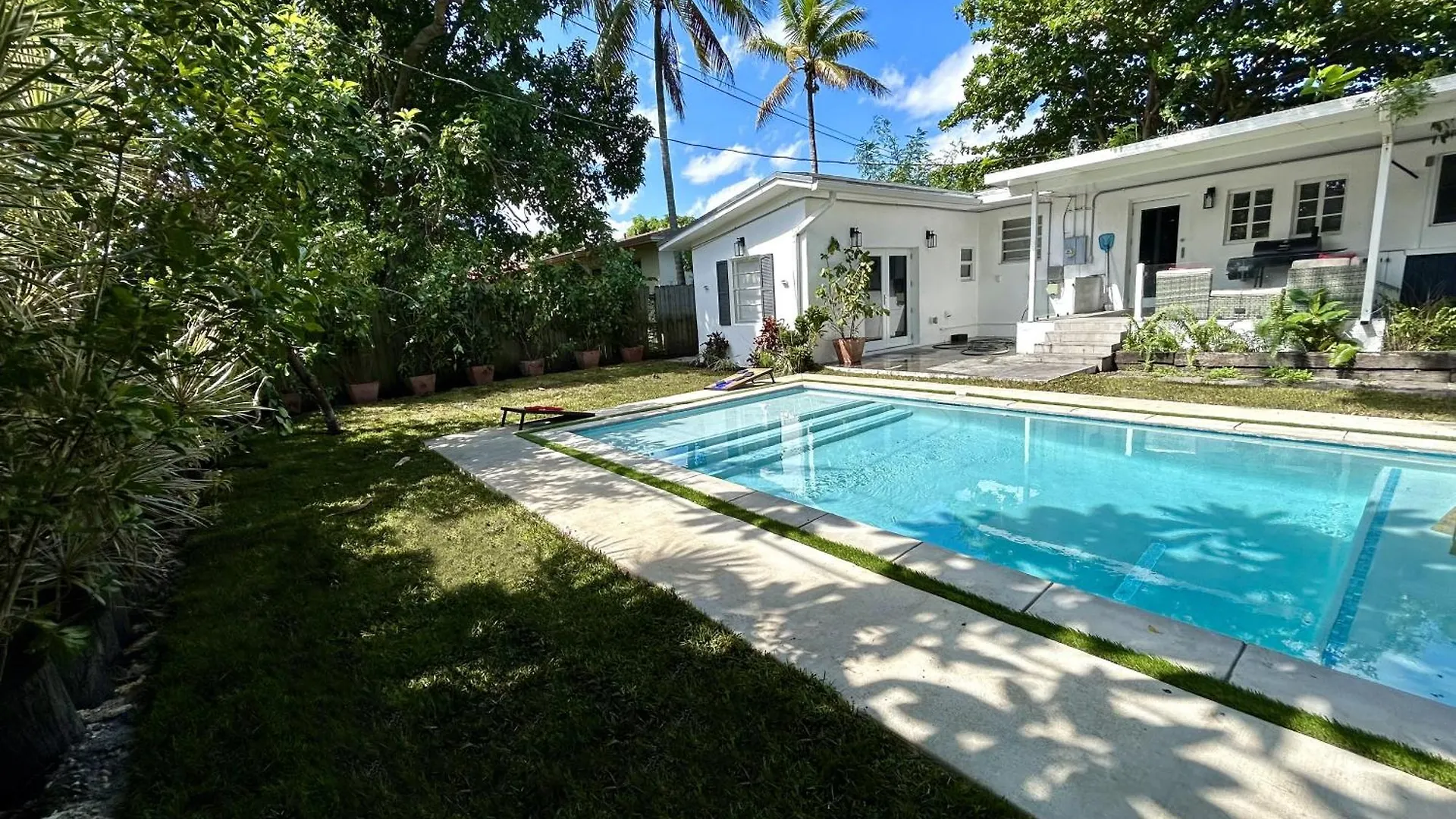 Villa With Pool Design District