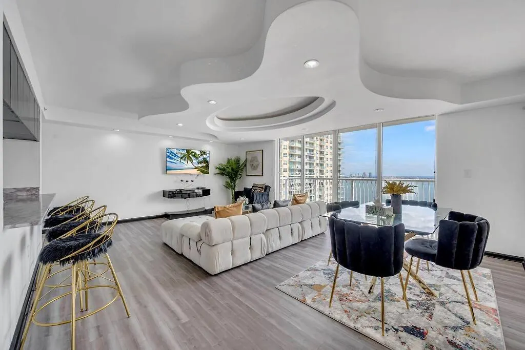 New Stunning 2br Brickell Condo-free Parking * Miami