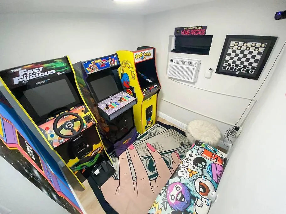 Unique Art Escape W/ Hottub, Arcade & Murals * Miami