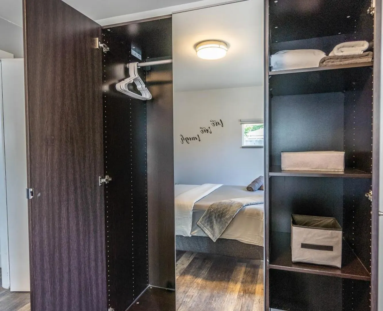 2 Bd W/ Private Parking, Private Yard & W/d Miami