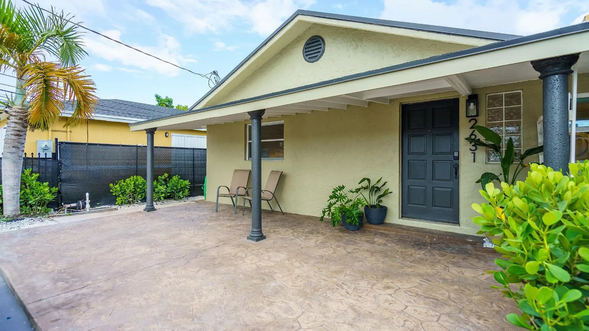 Apartment 2 Bd W/ Private Parking, Private Yard & W/d *
