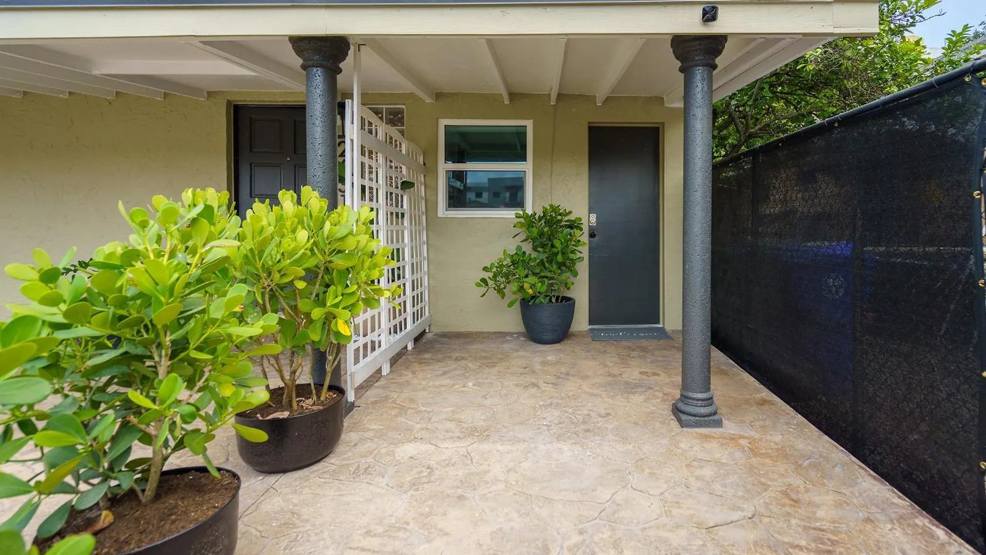 2 Bd W/ Private Parking, Private Yard & W/d Apartment Miami