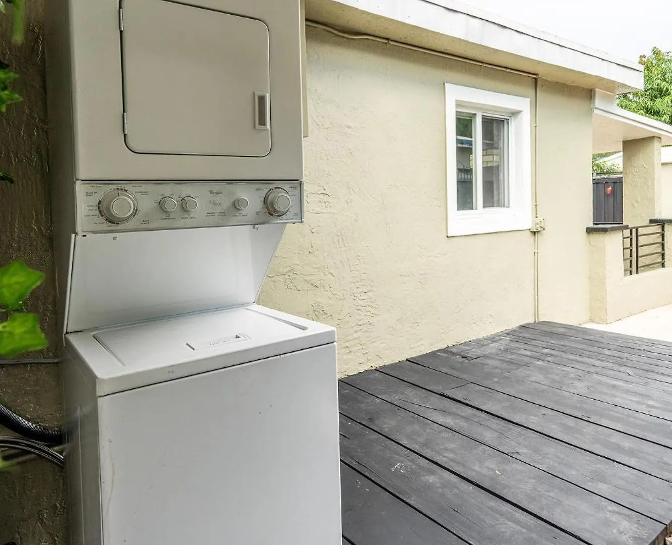 Apartment 2 Bd W/ Private Parking, Private Yard & W/d Miami