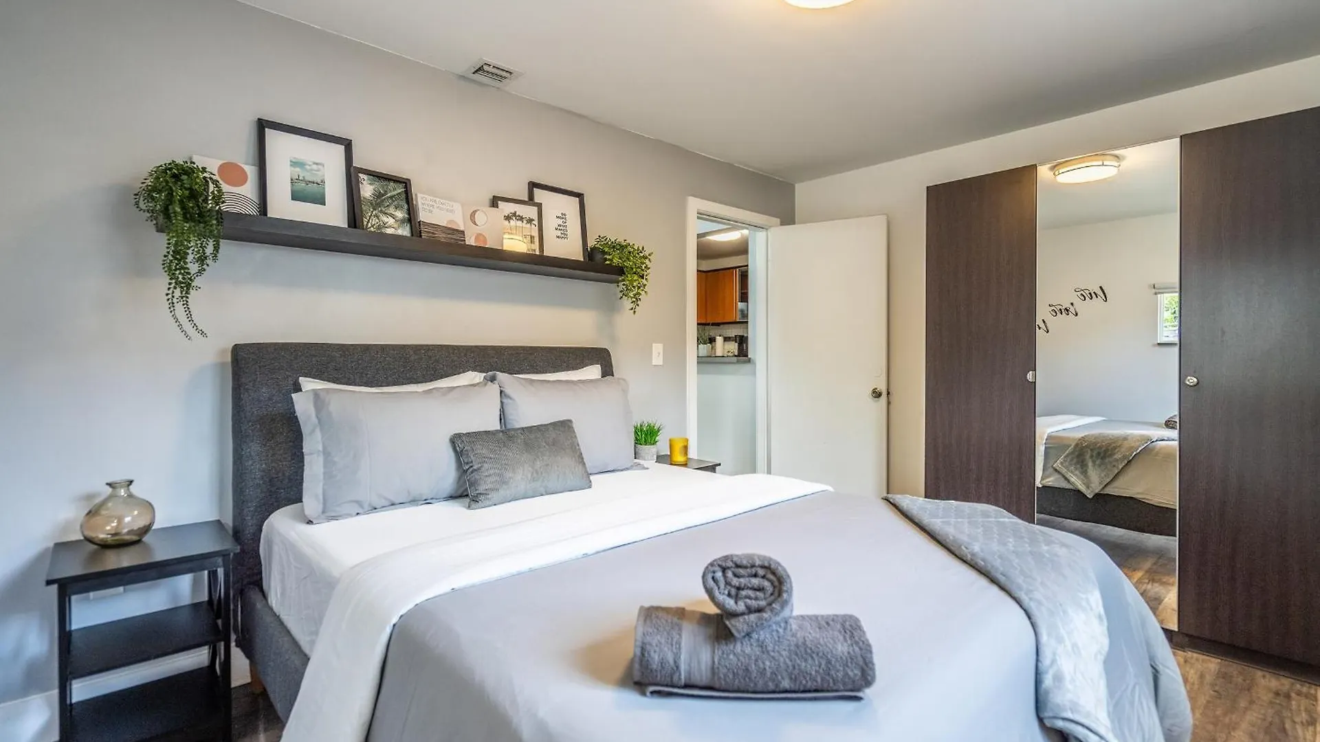Apartment 2 Bd W/ Private Parking, Private Yard & W/d