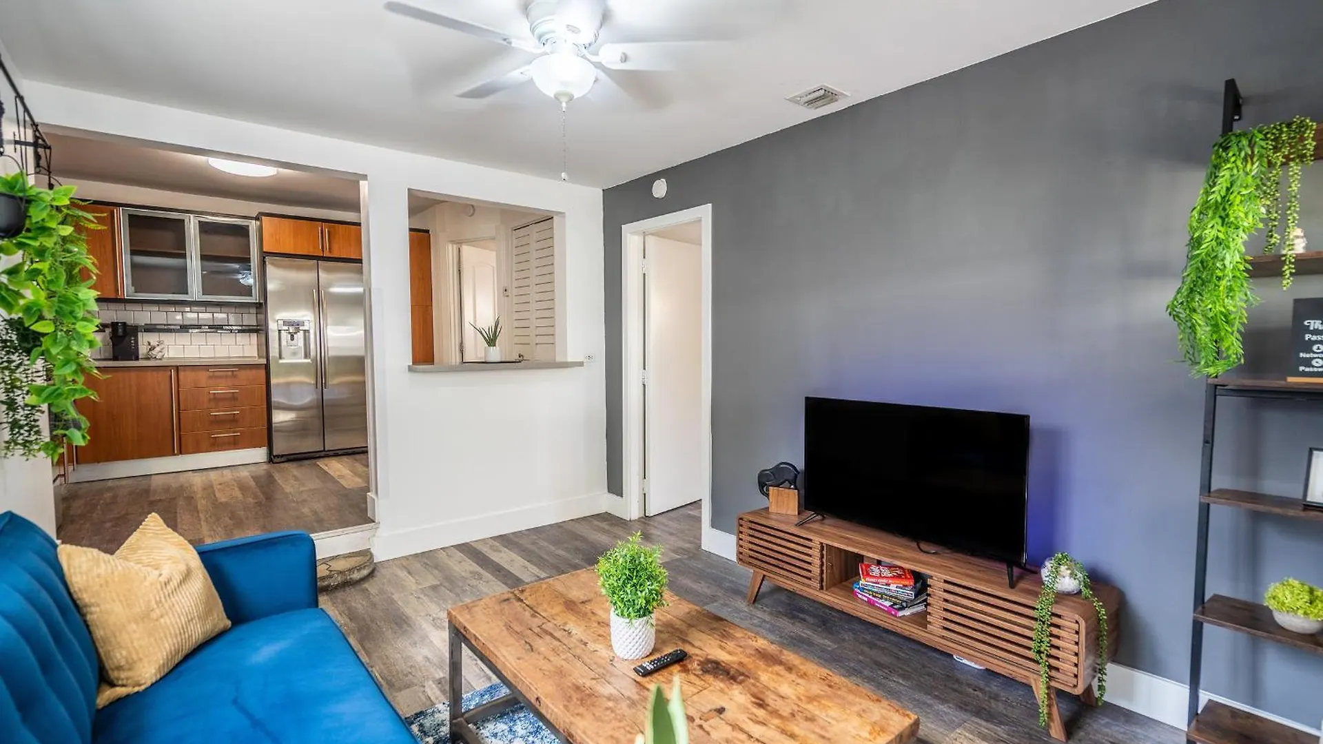 2 Bd W/ Private Parking, Private Yard & W/d Miami