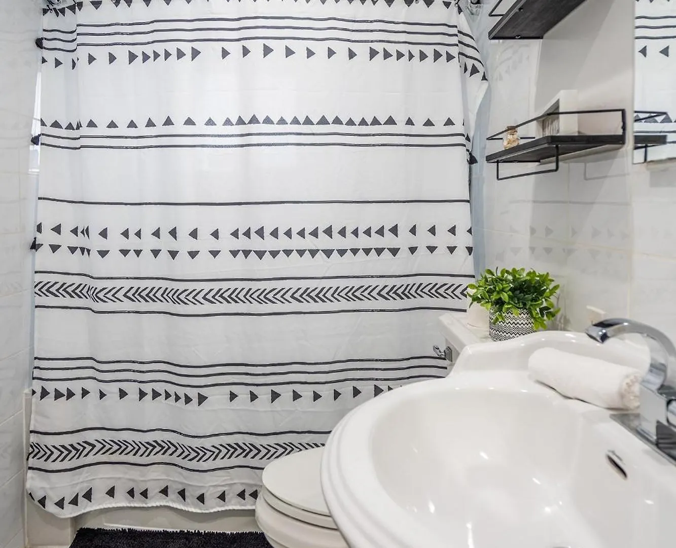 2 Bd W/ Private Parking, Private Yard & W/d Apartment Miami