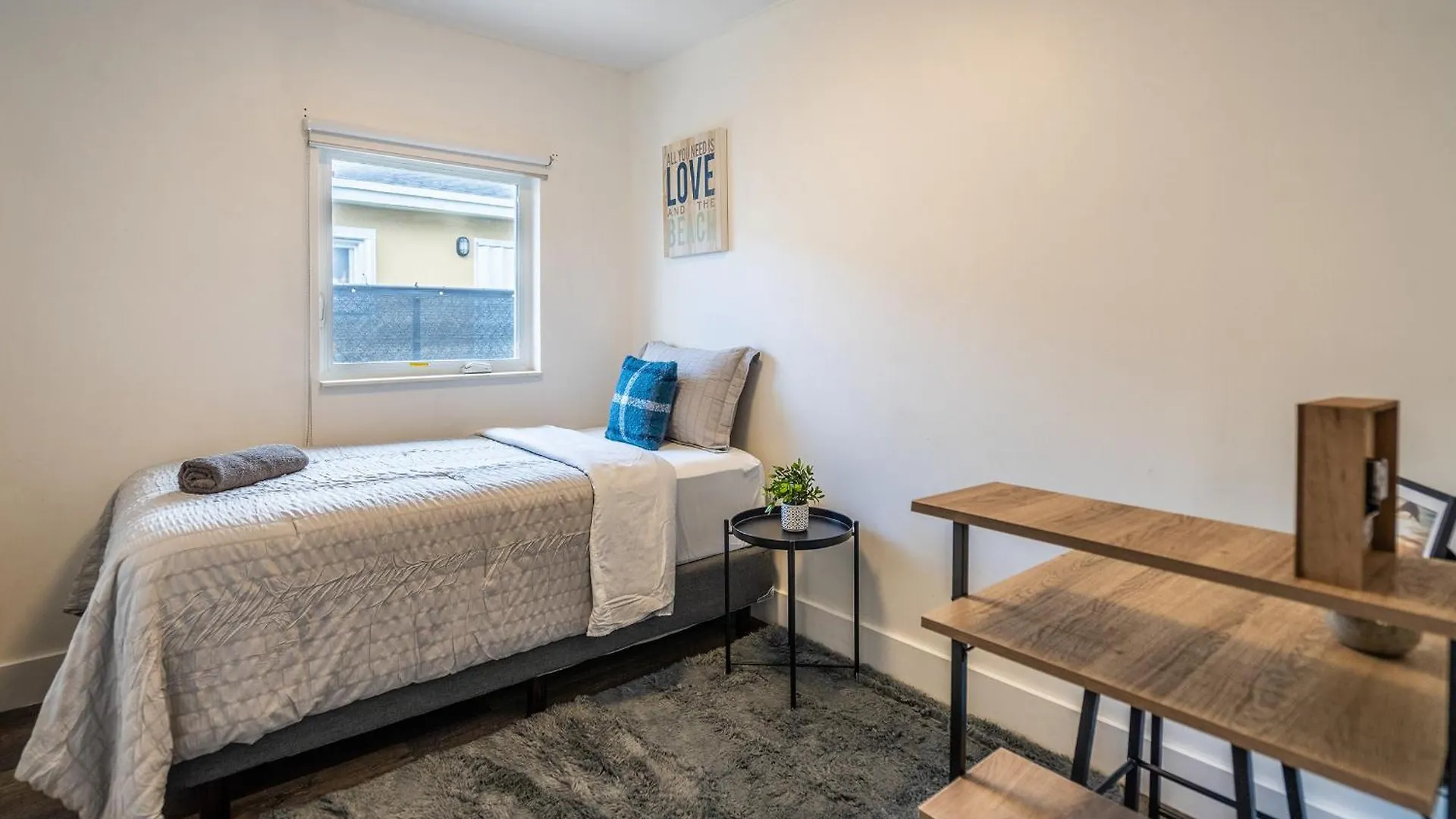 2 Bd W/ Private Parking, Private Yard & W/d * Miami