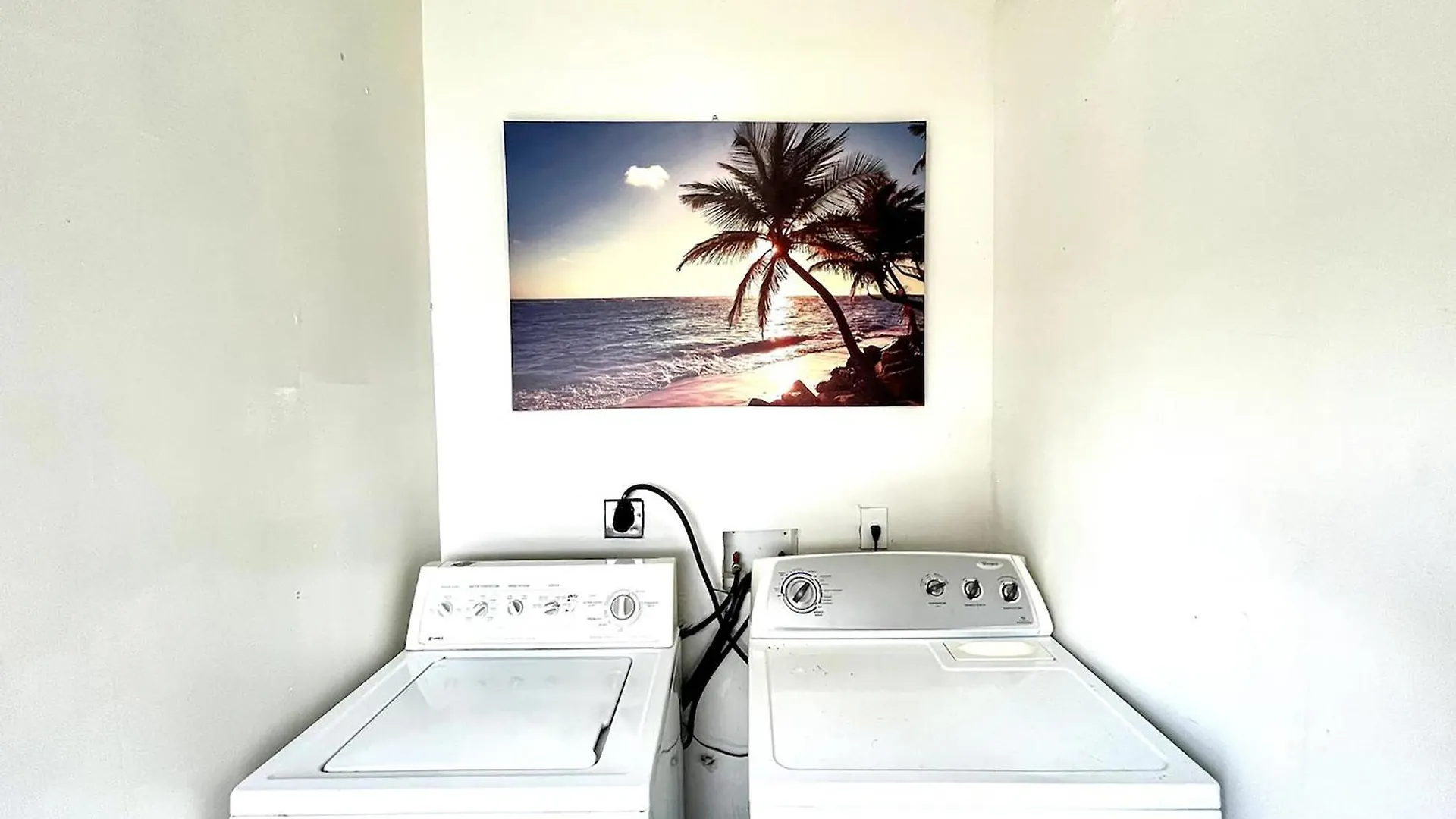 Cozy 2 Bedroom W/gated Parking, Patio & W/d Apartment Miami