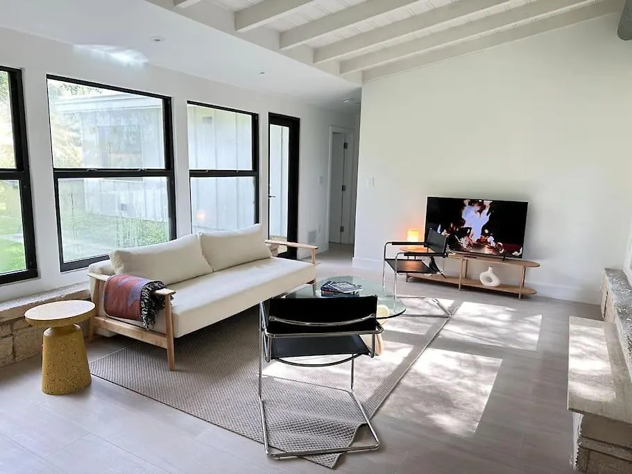 度假居 Coconut Grove Mid-century Jungle Oasis