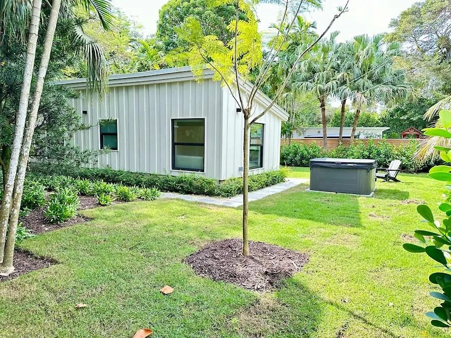 度假居 Coconut Grove Mid-century Jungle Oasis *