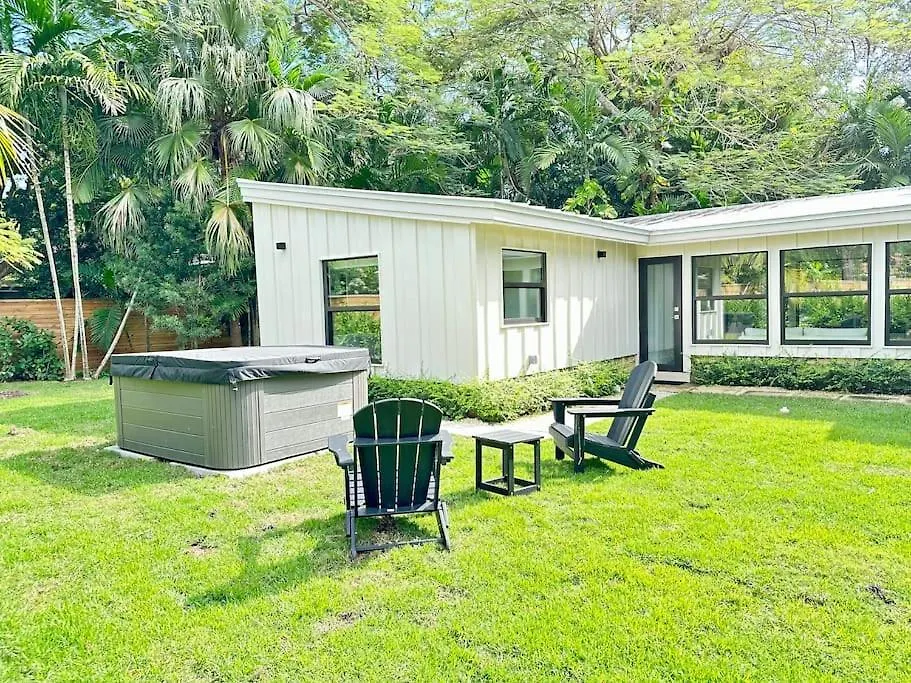 Coconut Grove Mid-century Jungle Oasis * 迈阿密
