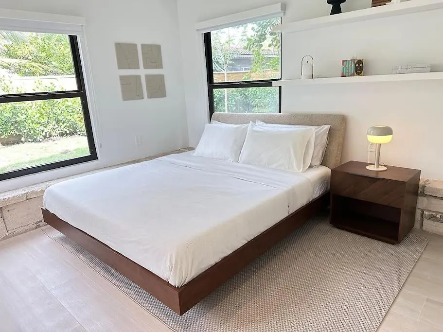 度假居 Coconut Grove Mid-century Jungle Oasis
