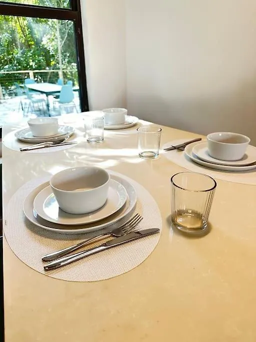 Coconut Grove Mid-century Jungle Oasis * 迈阿密