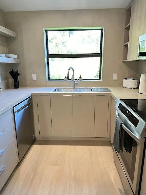 Coconut Grove Mid-century Jungle Oasis 度假居 *