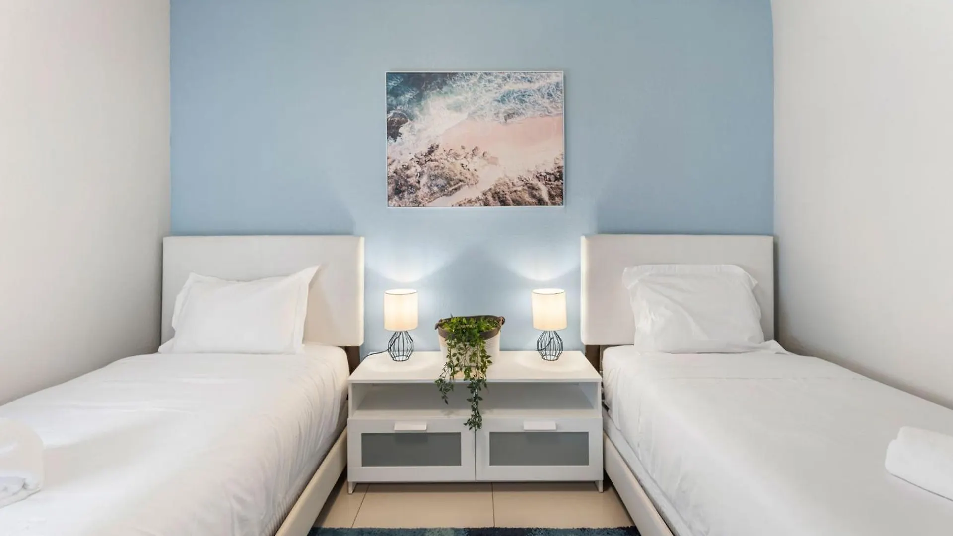 Cozy 2 Bedroom W/gated Parking, Patio & W/d