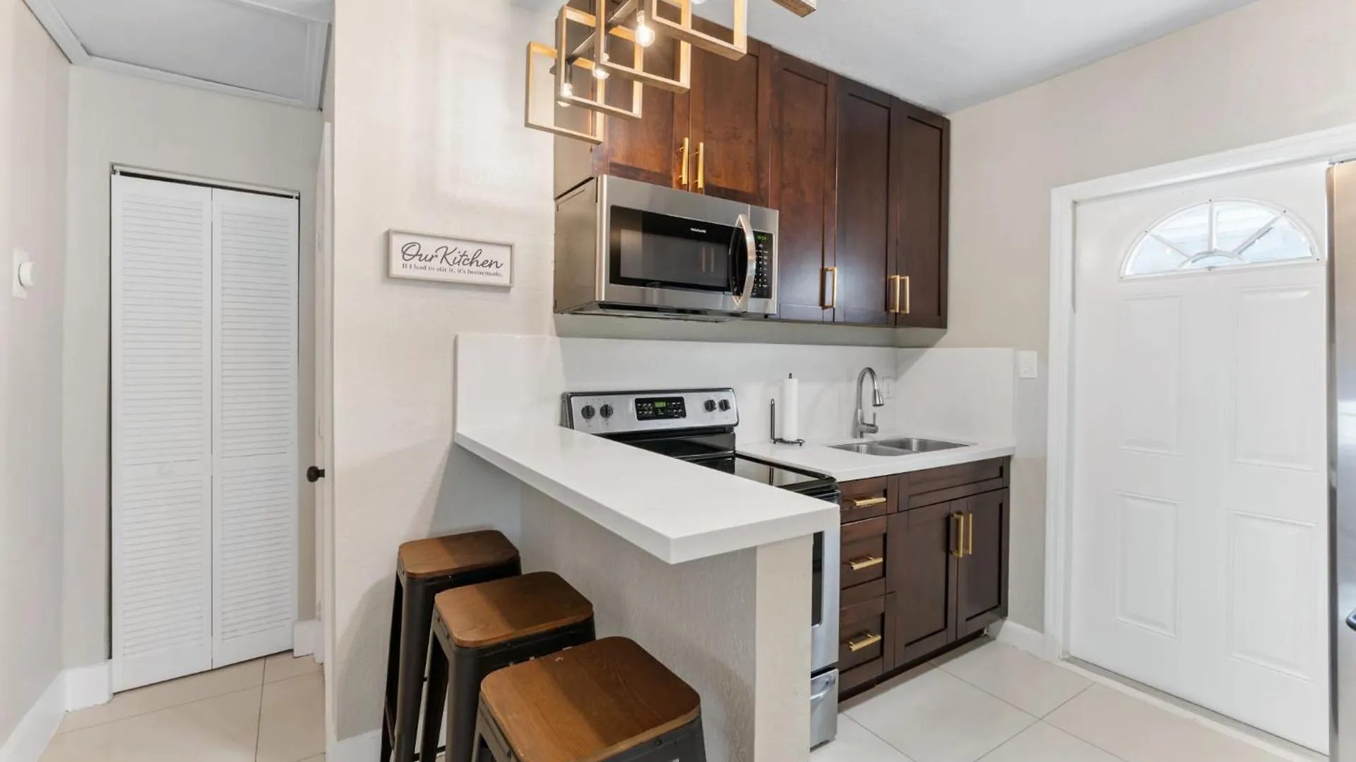 Apartment Cozy 2 Bedroom W/gated Parking, Patio & W/d Miami