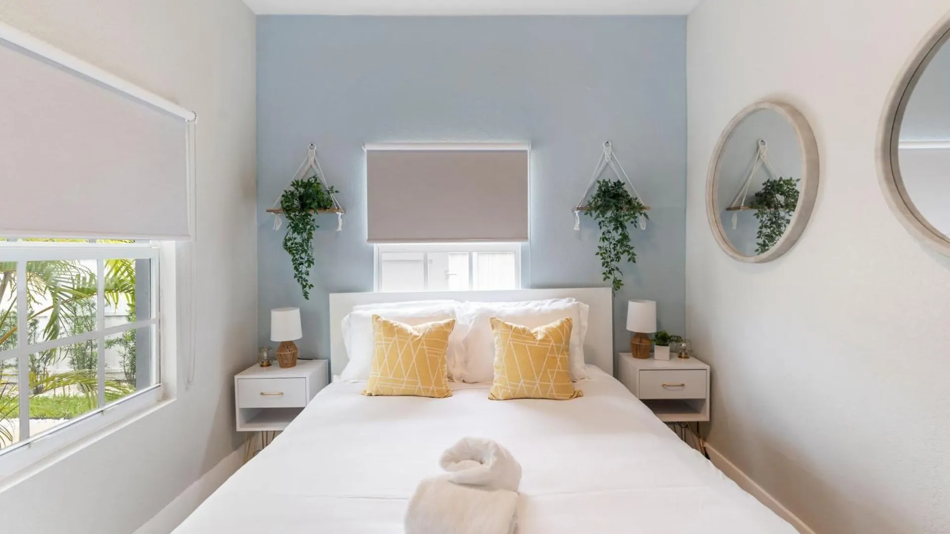 Cozy 2 Bedroom W/gated Parking, Patio & W/d * Miami