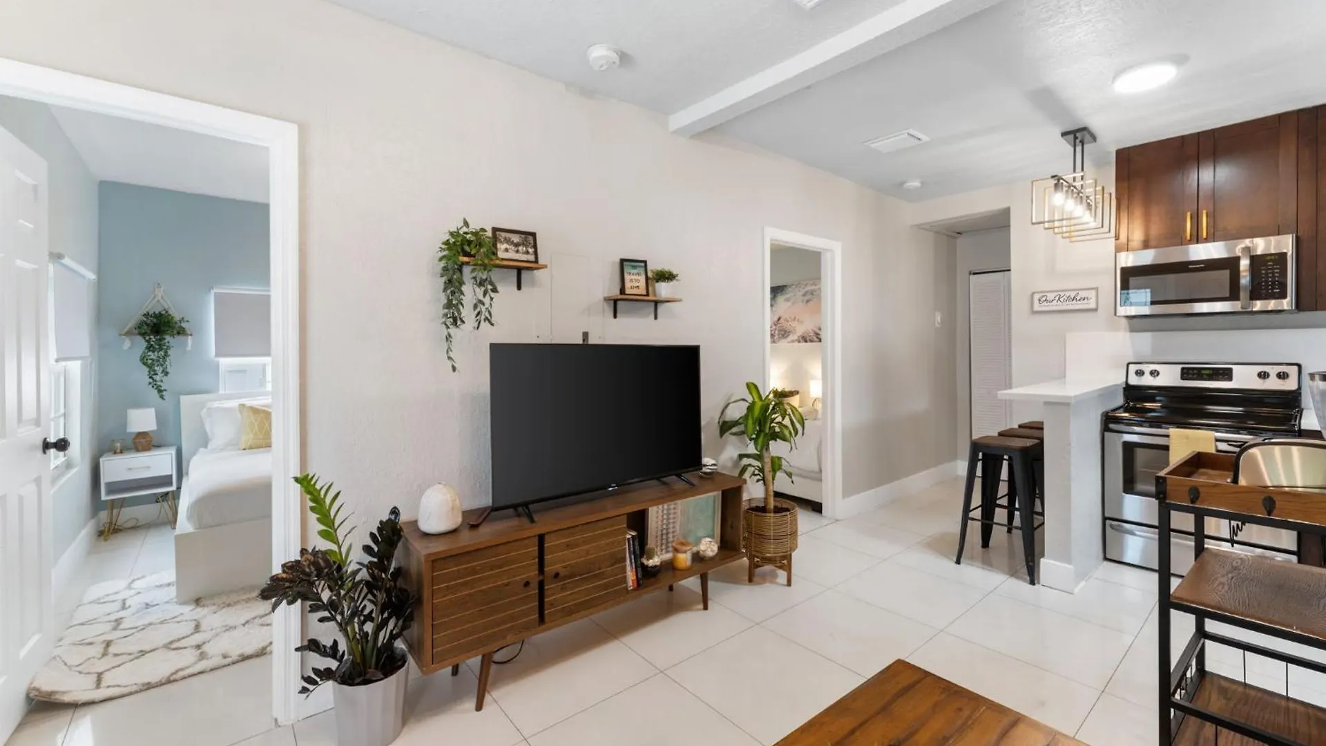 Cozy 2 Bedroom W/gated Parking, Patio & W/d Apartment Miami