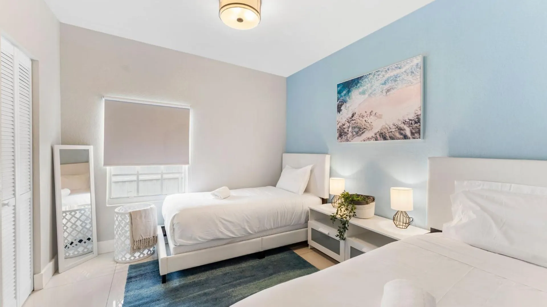 Cozy 2 Bedroom W/gated Parking, Patio & W/d Apartmán *