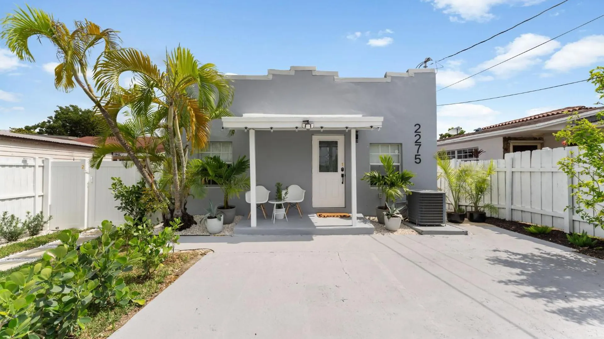 Cozy 2 Bedroom W/gated Parking, Patio & W/d