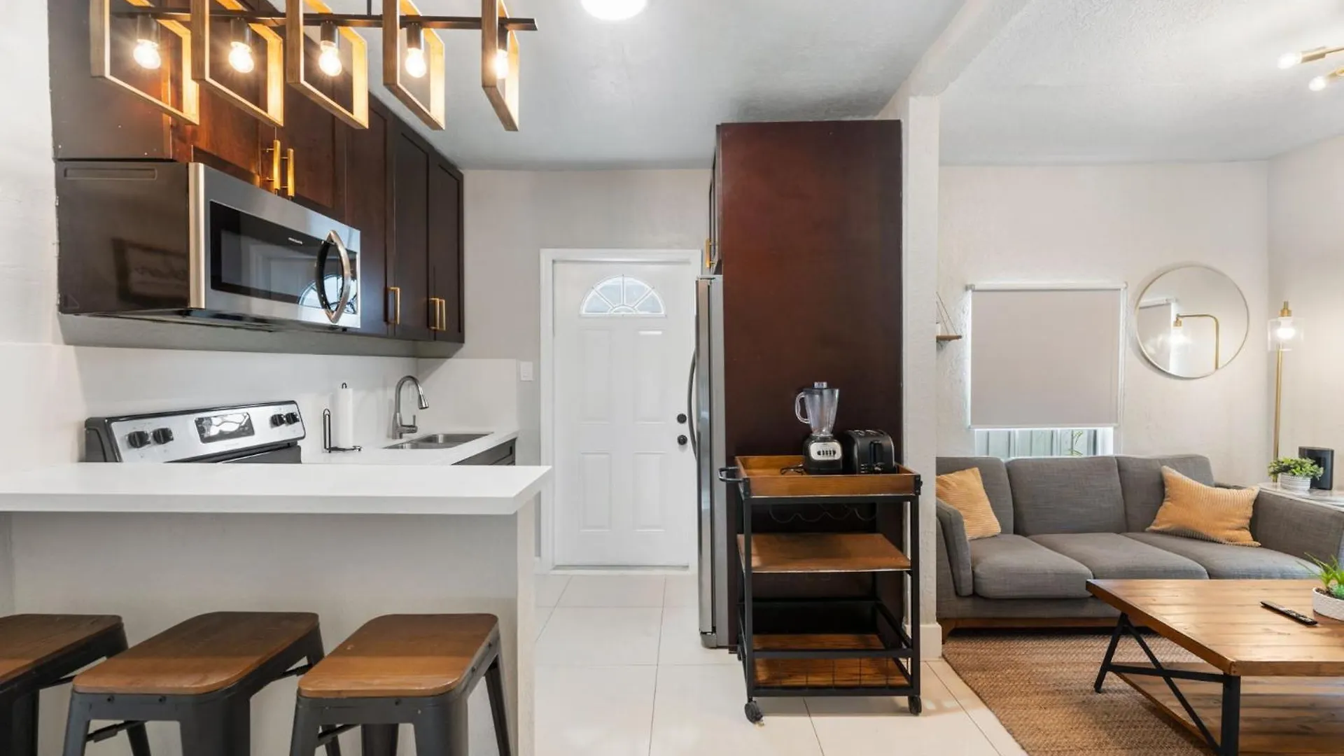 Apartment Cozy 2 Bedroom W/gated Parking, Patio & W/d Miami