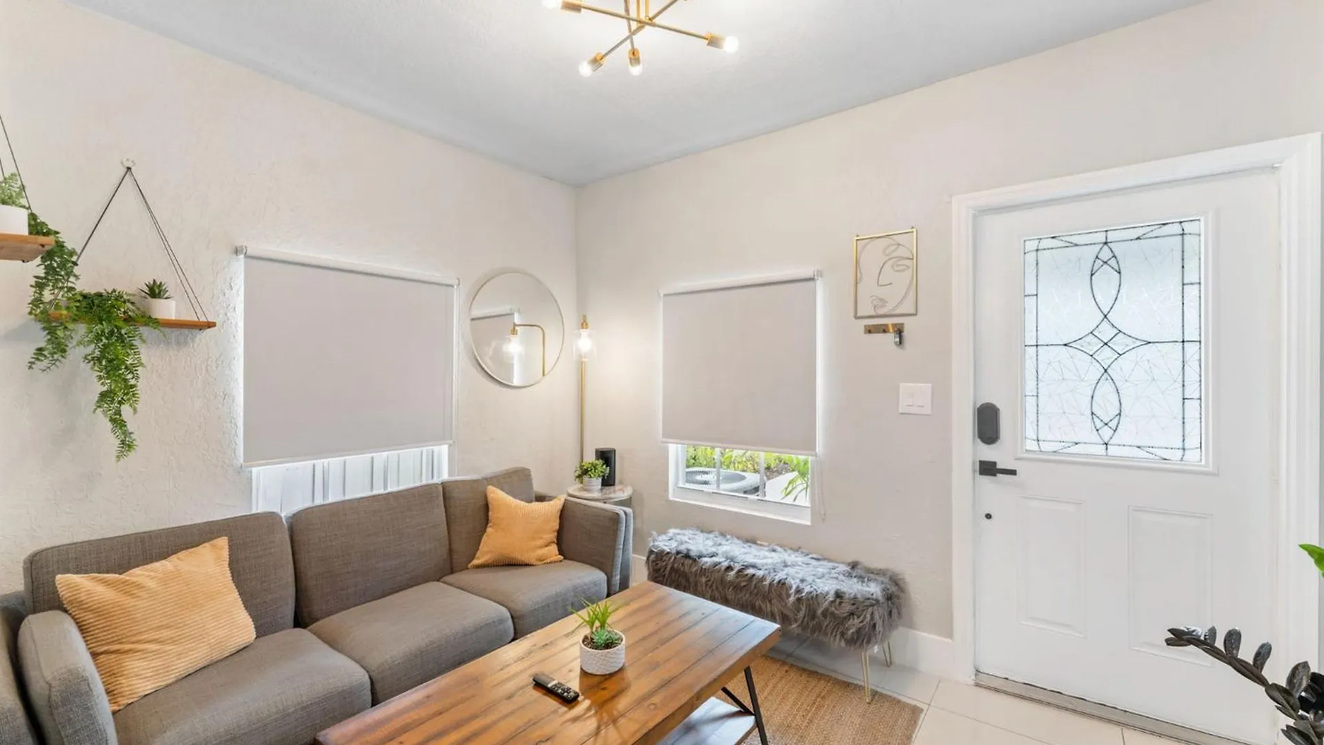 Cozy 2 Bedroom W/gated Parking, Patio & W/d Apartment