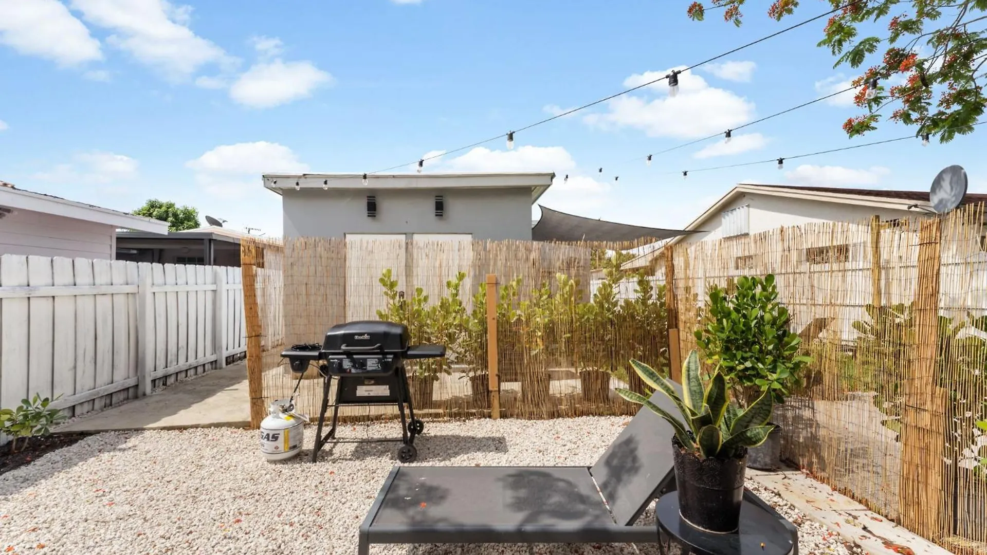Apartment Cozy 2 Bedroom W/gated Parking, Patio & W/d Miami