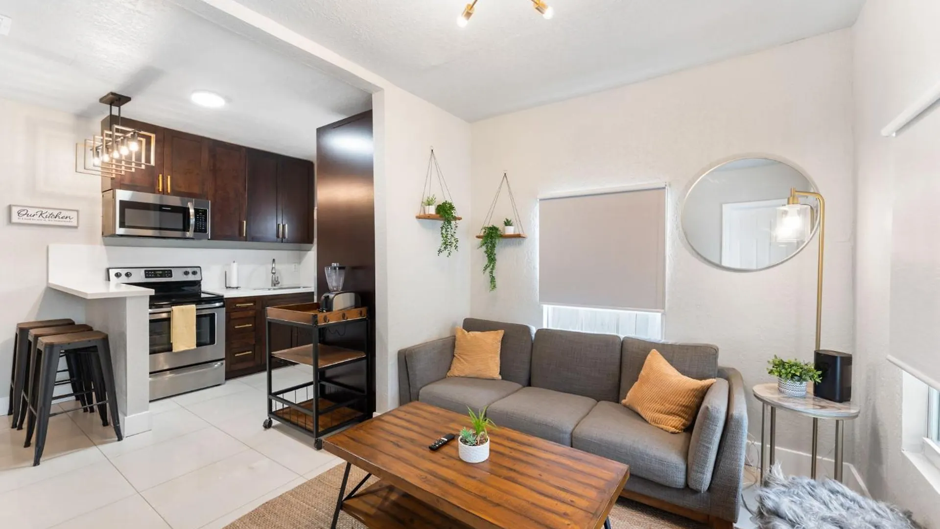 Cozy 2 Bedroom W/gated Parking, Patio & W/d Miami