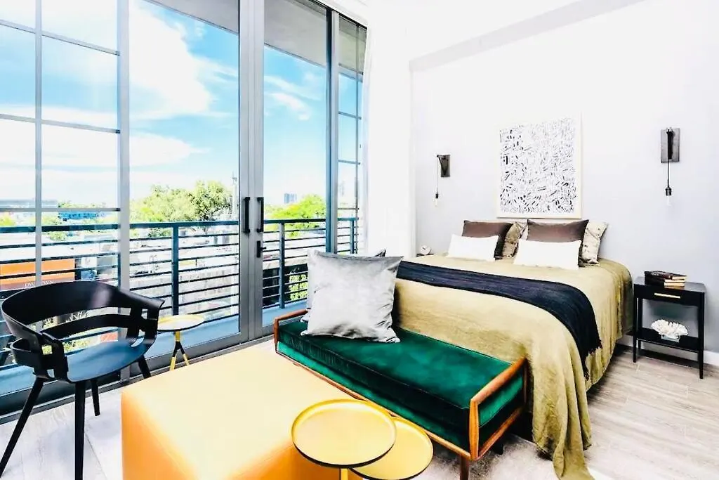 Apartment Art House King Bed Rooftop Pool