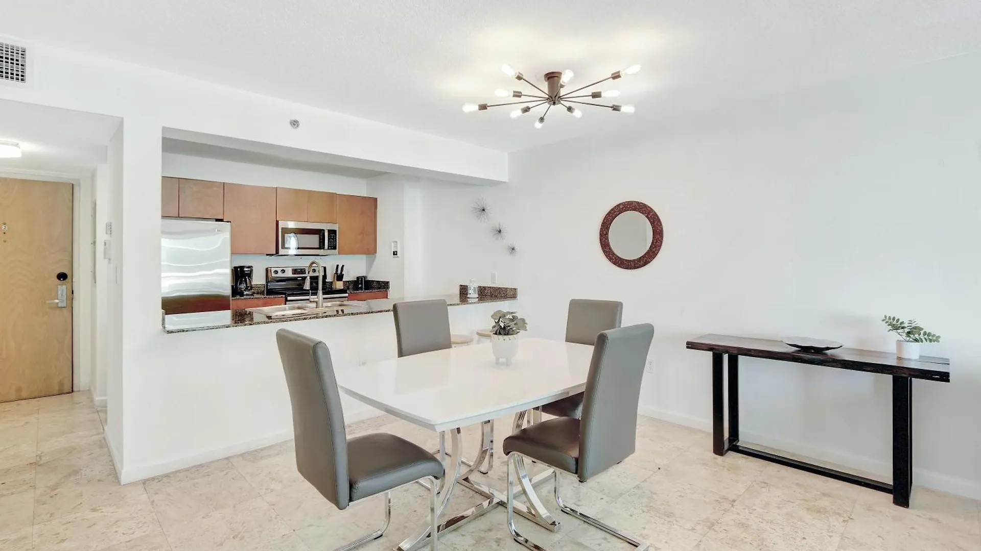 Beautiful In Brickell Apartment